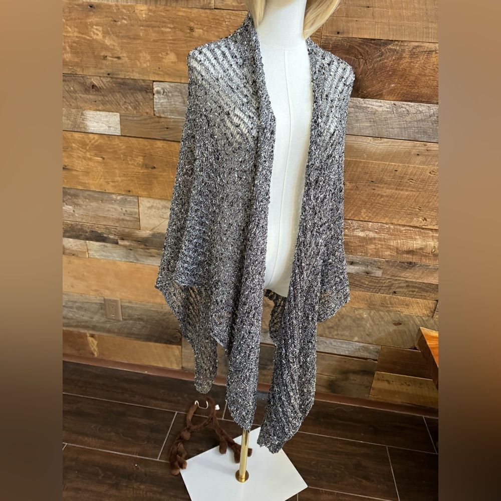 Chico’s Diana Ruana cape wrap Black /White woven OSFM NWT